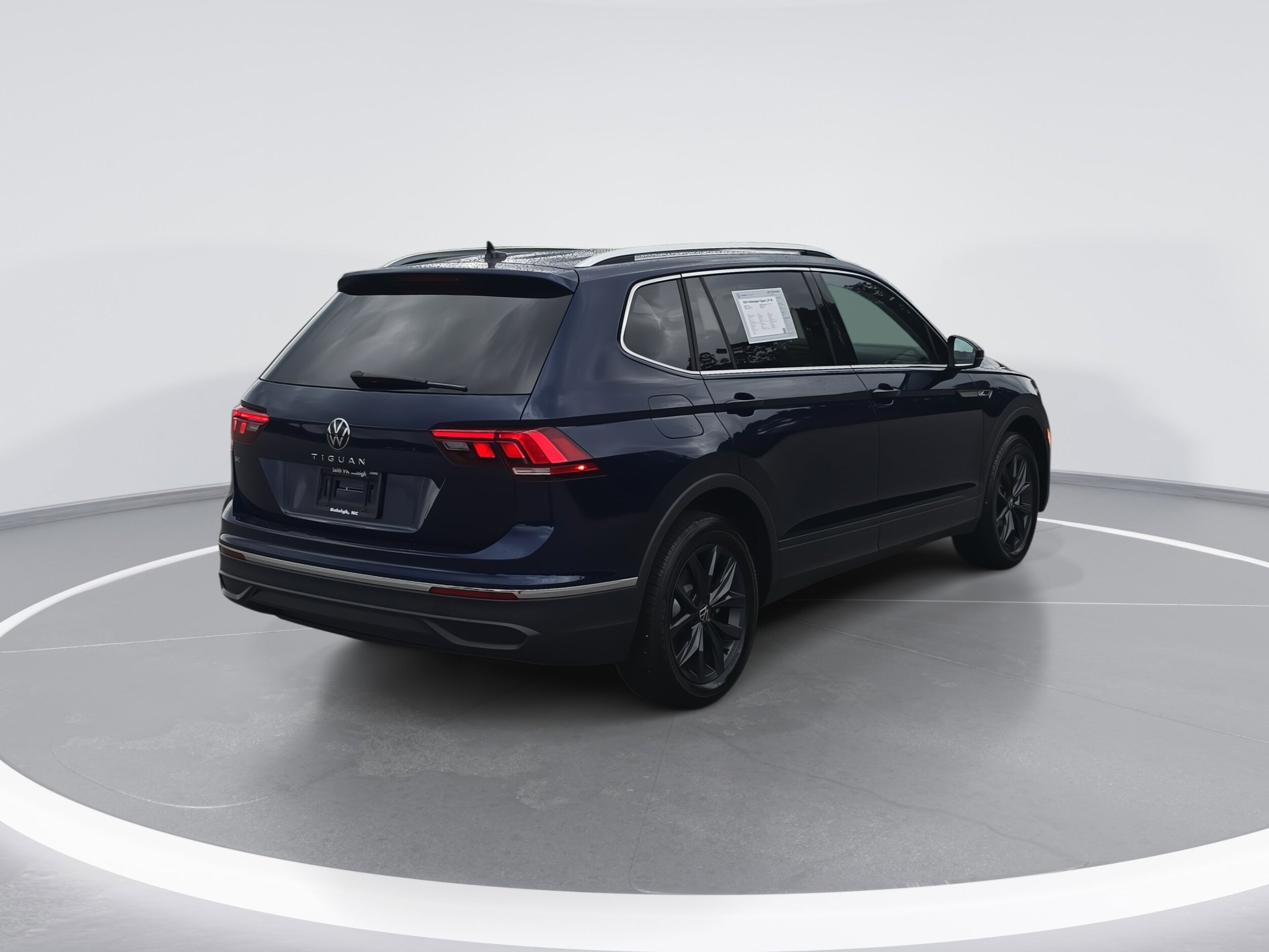 2024 Volkswagen Tiguan SE Wolfsburg Edition photo 3