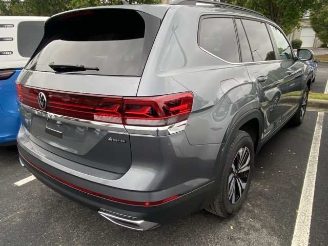 2024 Volkswagen Atlas SE photo 2
