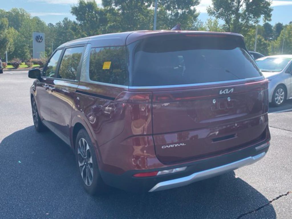 Used 2024 Kia Carnival EX MPV
