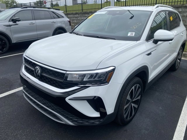 2024 Volkswagen Taos SE photo 2