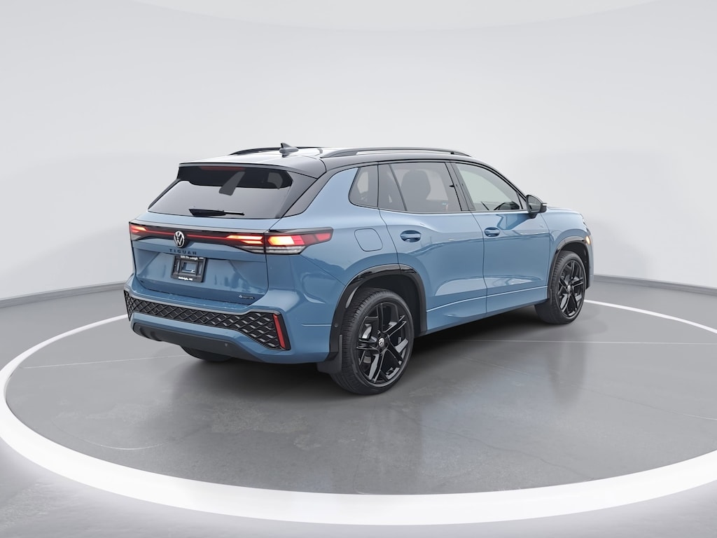 New 2026 Volkswagen Tiguan 2.0T SE R-Line Black SUV