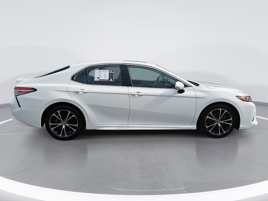 Used 2019 Toyota Camry SE Sedan
