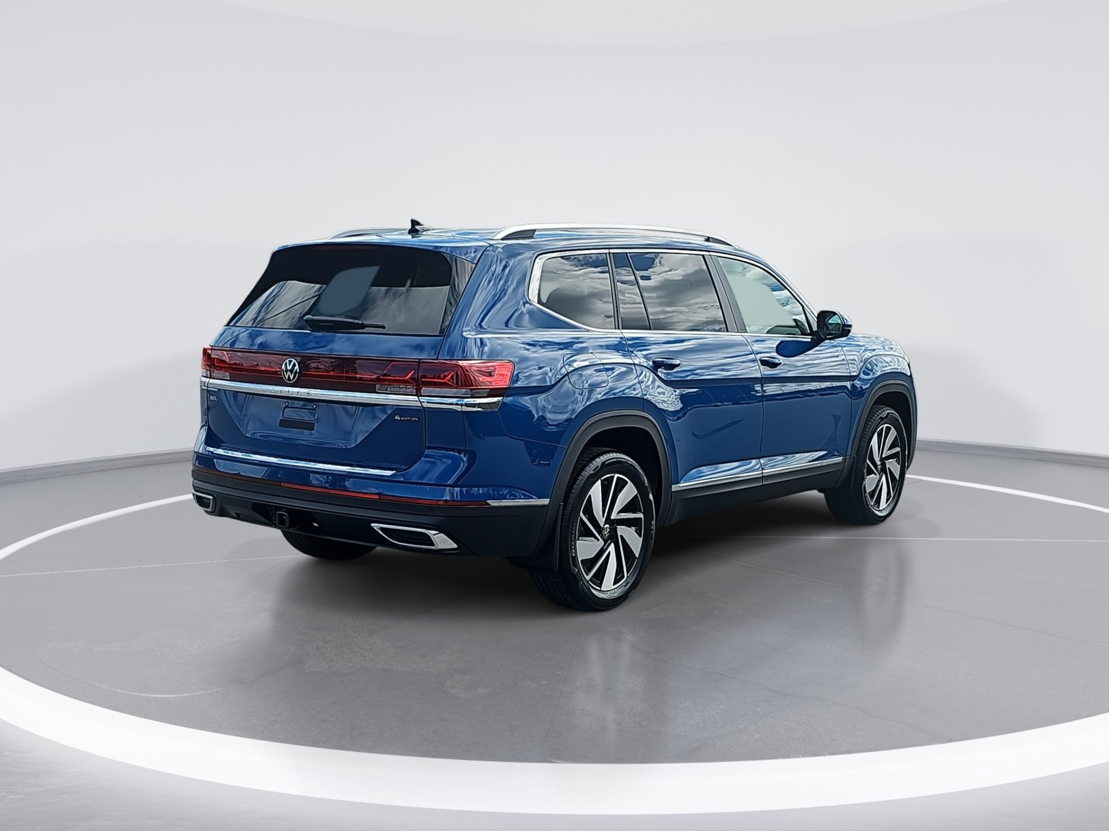 2025 Volkswagen Atlas SEL photo 3