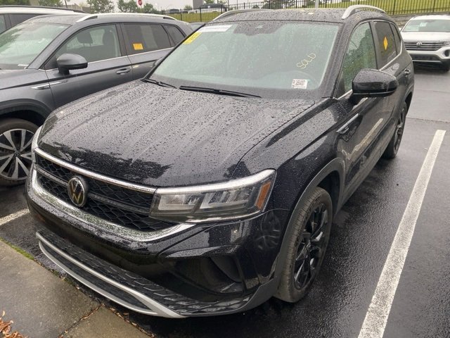 2024 Volkswagen Taos SE photo 2