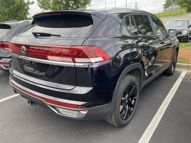 2024 Volkswagen Atlas Cross Sport SE Technology photo 2