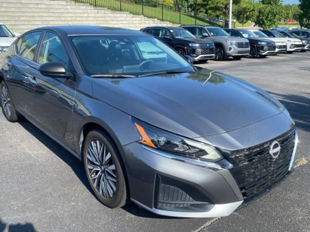 Used 2025 Nissan Altima SV Sedan