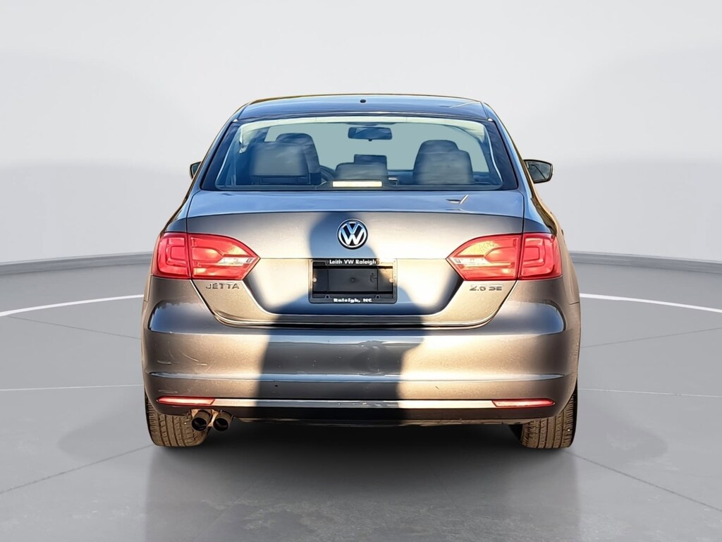 Used 2011 Volkswagen Jetta 2.5L SE Sedan