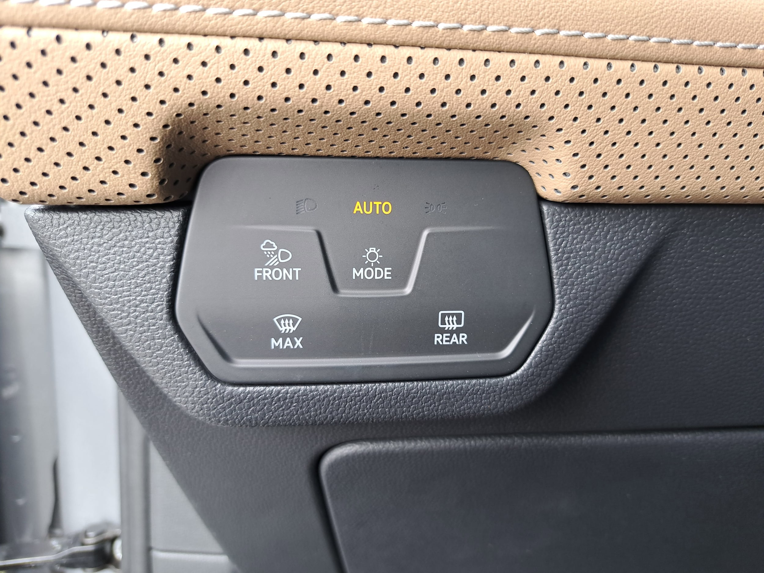 2026 Volkswagen Atlas Cross Sport SE w/Tech - Photo 25