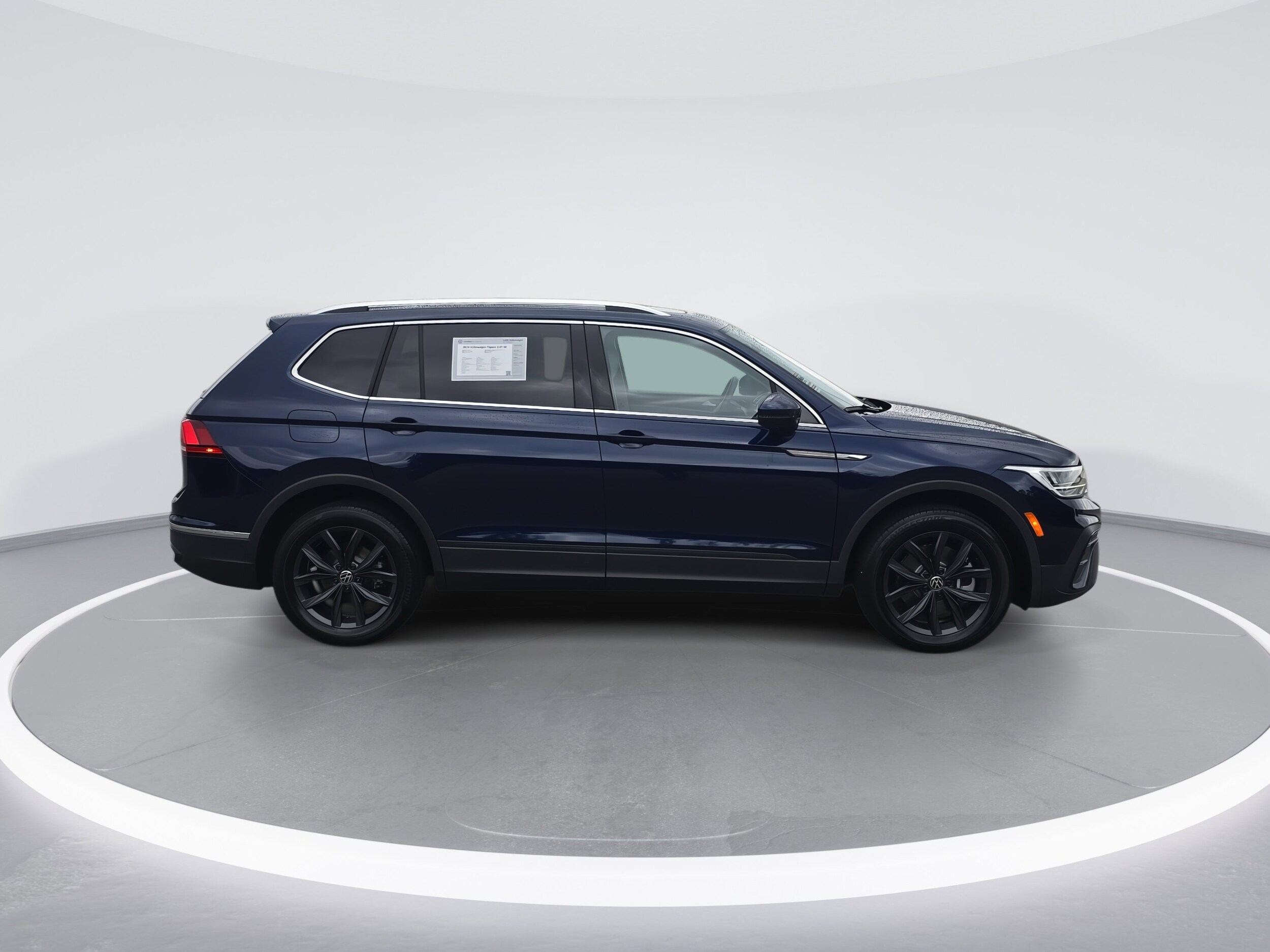 2024 Volkswagen Tiguan SE Wolfsburg Edition photo 2