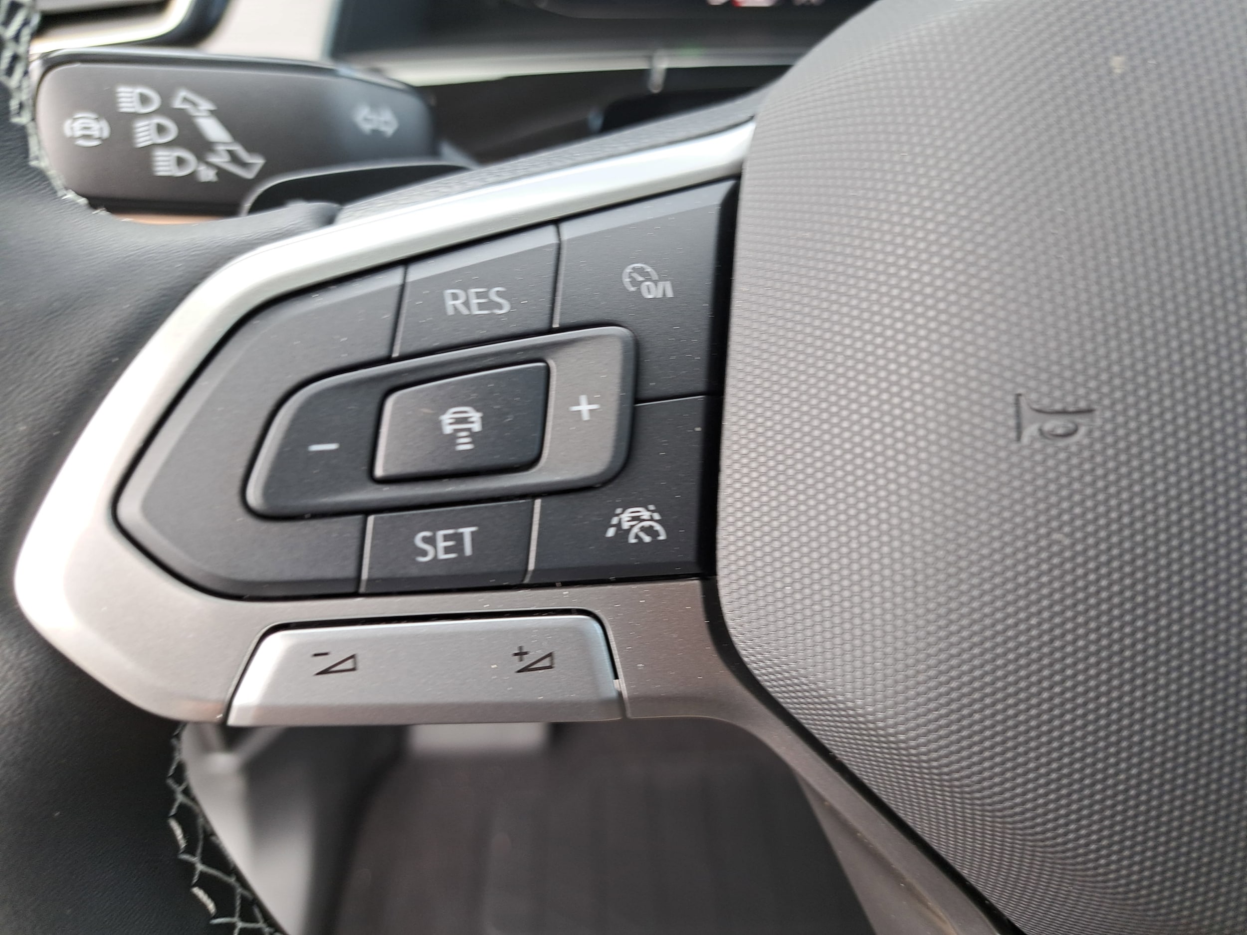 2026 Volkswagen Atlas Cross Sport SE w/Tech - Photo 17