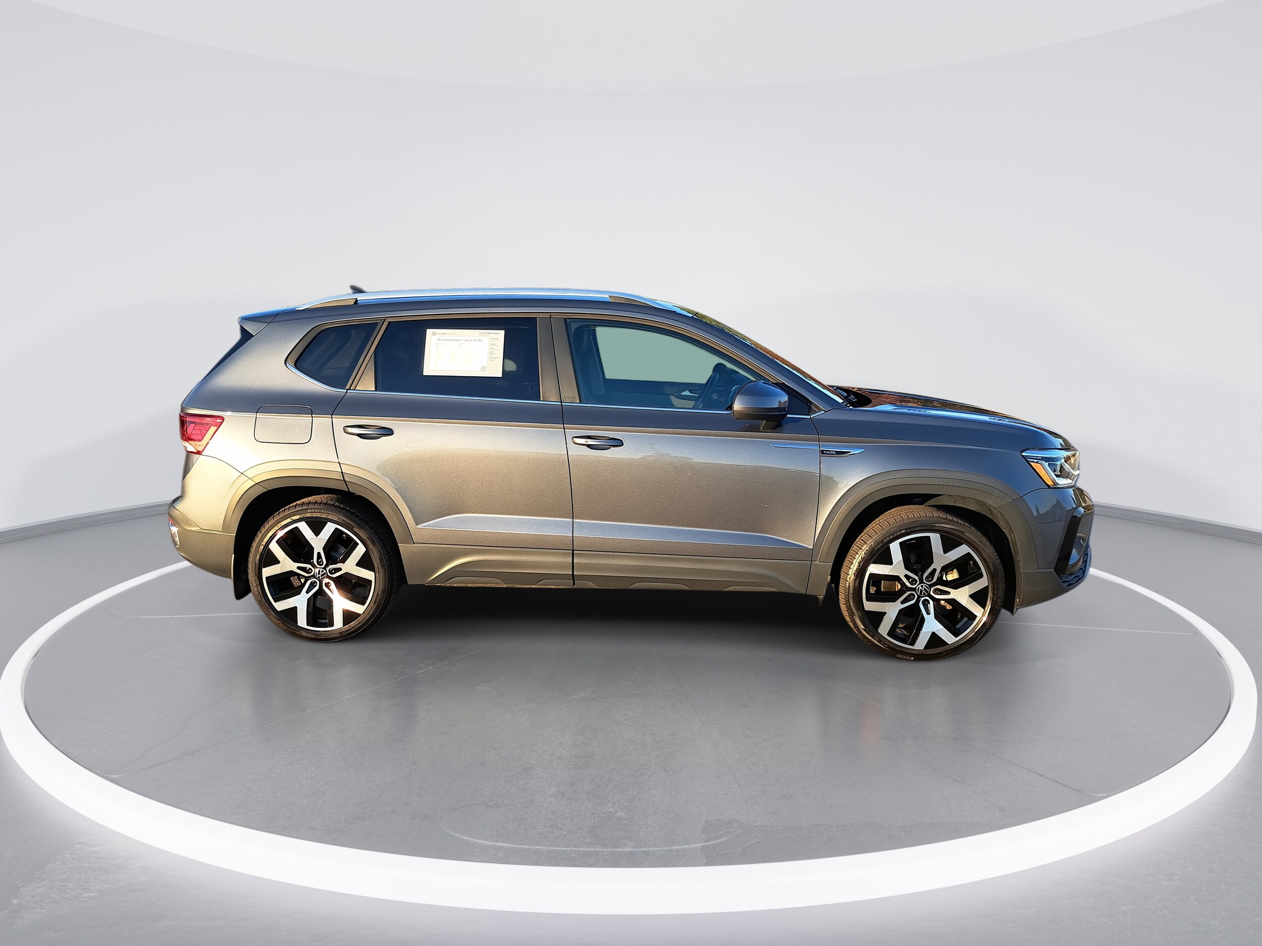 2022 Volkswagen Taos SEL photo 2