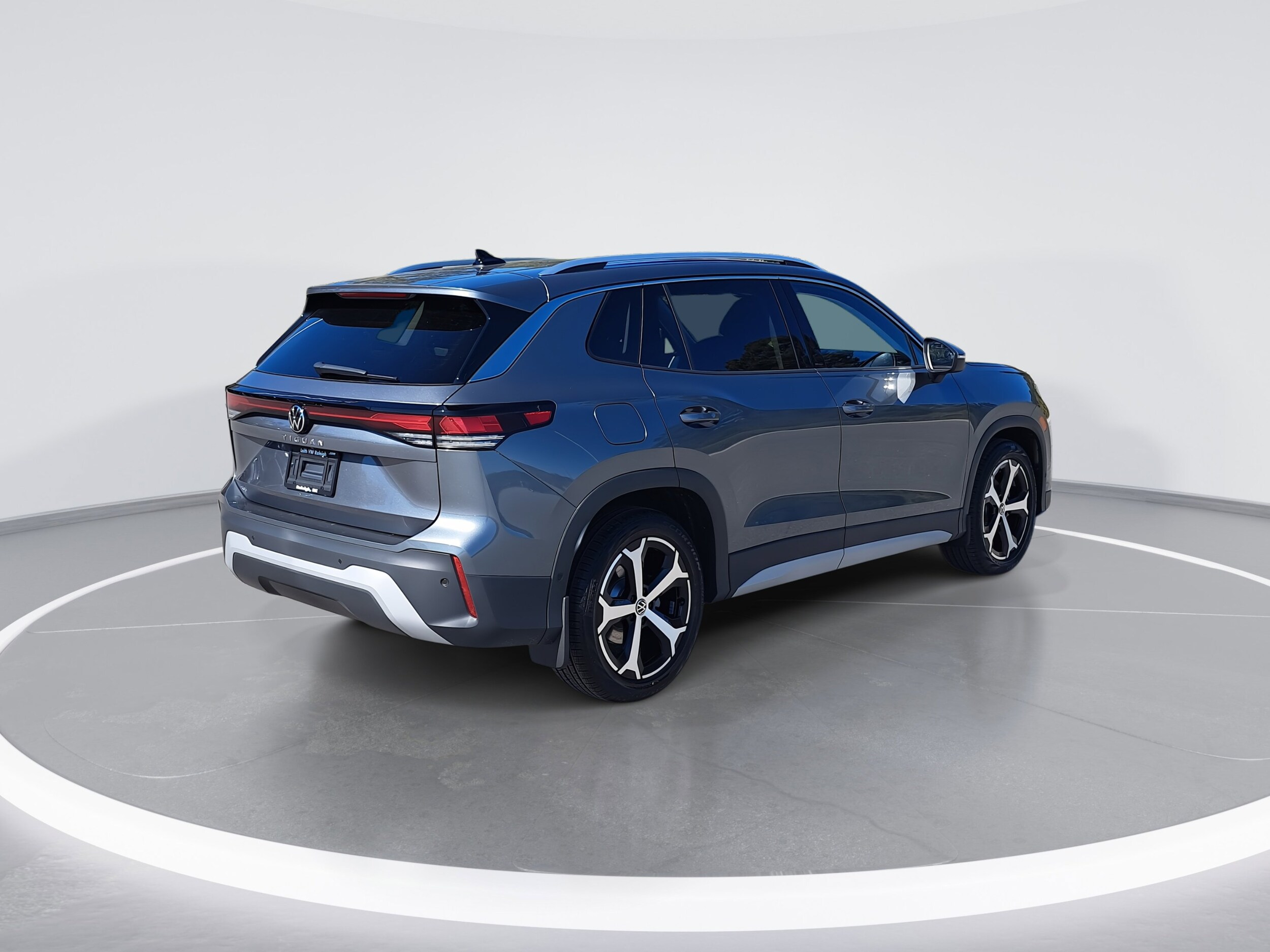 2026 Volkswagen Tiguan SE photo 2