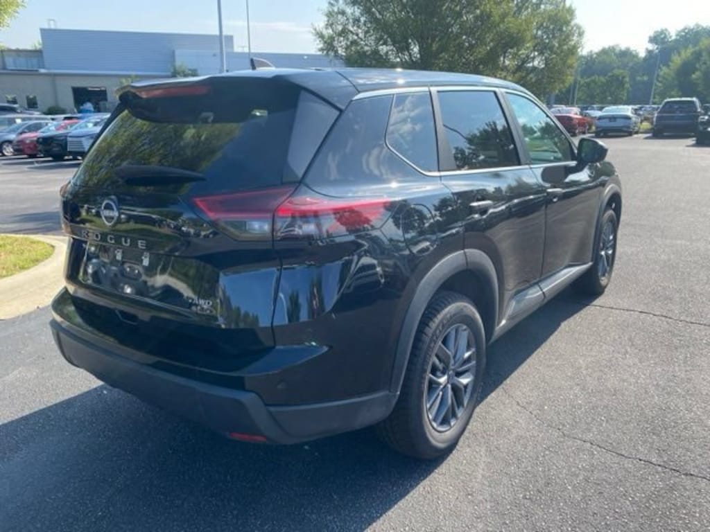 Used 2024 Nissan Rogue S SUV