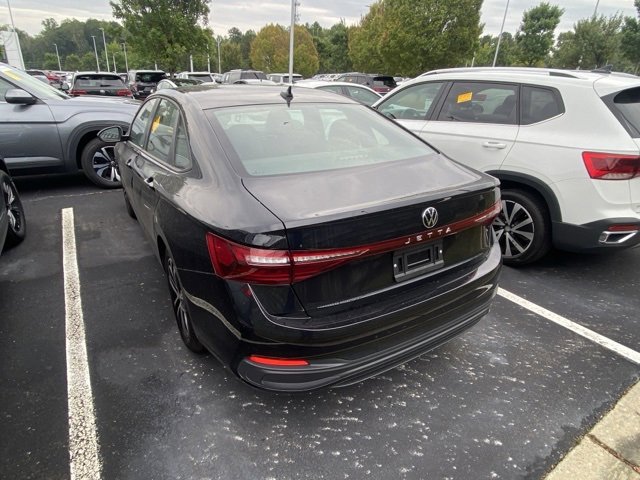2025 Volkswagen Jetta 1.5T Sport photo 3