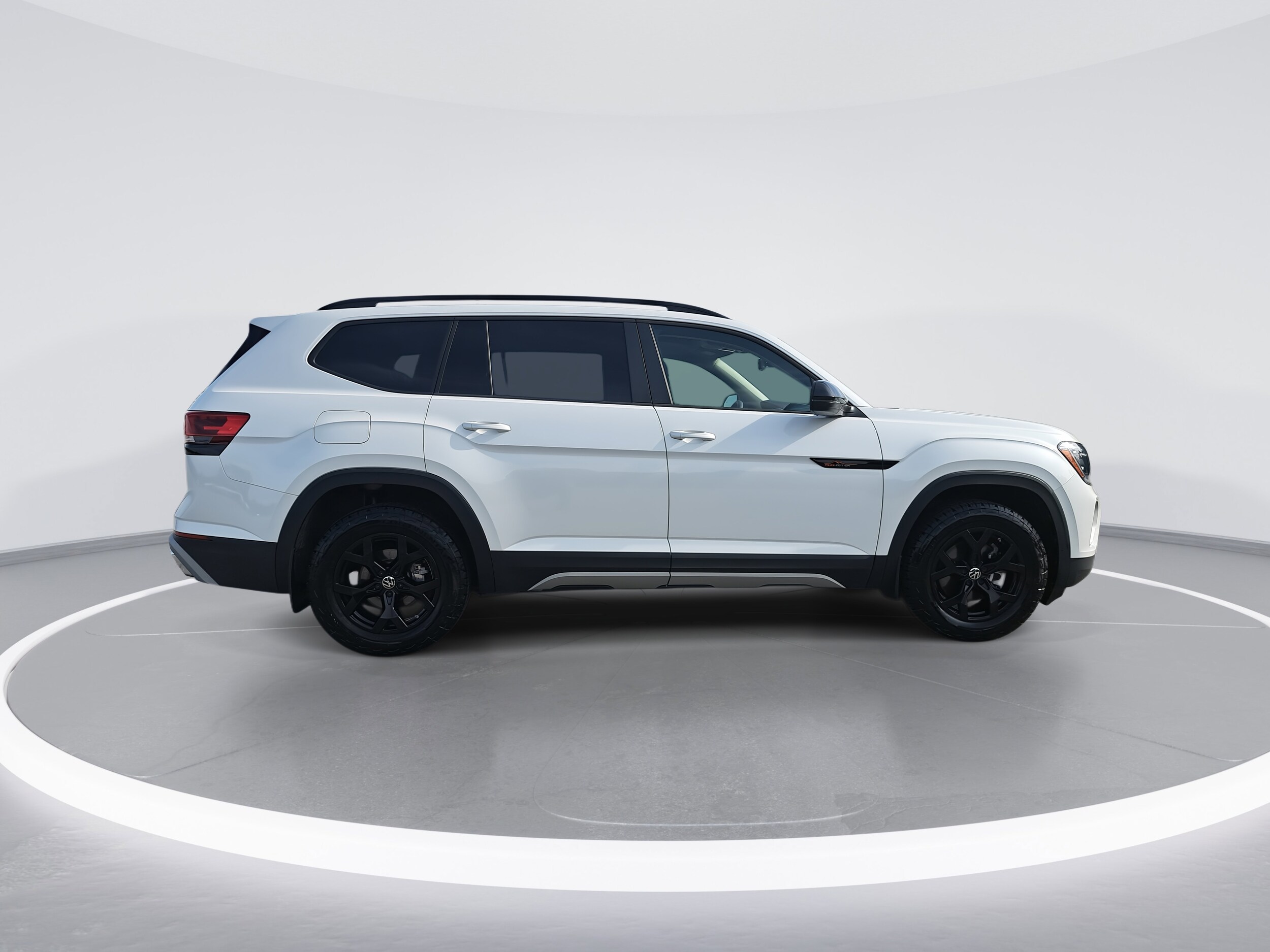 2024 Volkswagen Atlas Peak Edition SEL photo 2