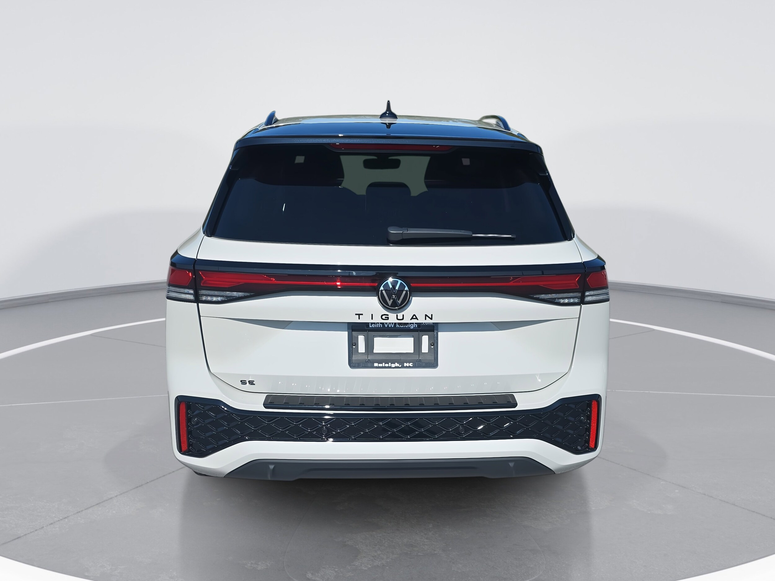 2025 Volkswagen Tiguan SE R-Line Black photo 4