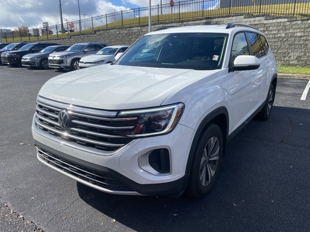 2025 Volkswagen Atlas SE photo 2