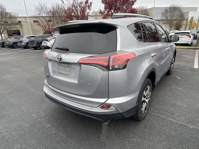 2017 Toyota RAV4 LE photo 4