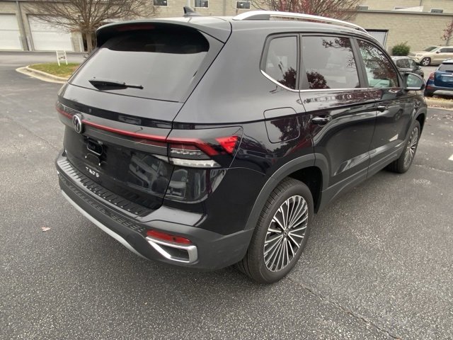 2025 Volkswagen Taos SE photo 3