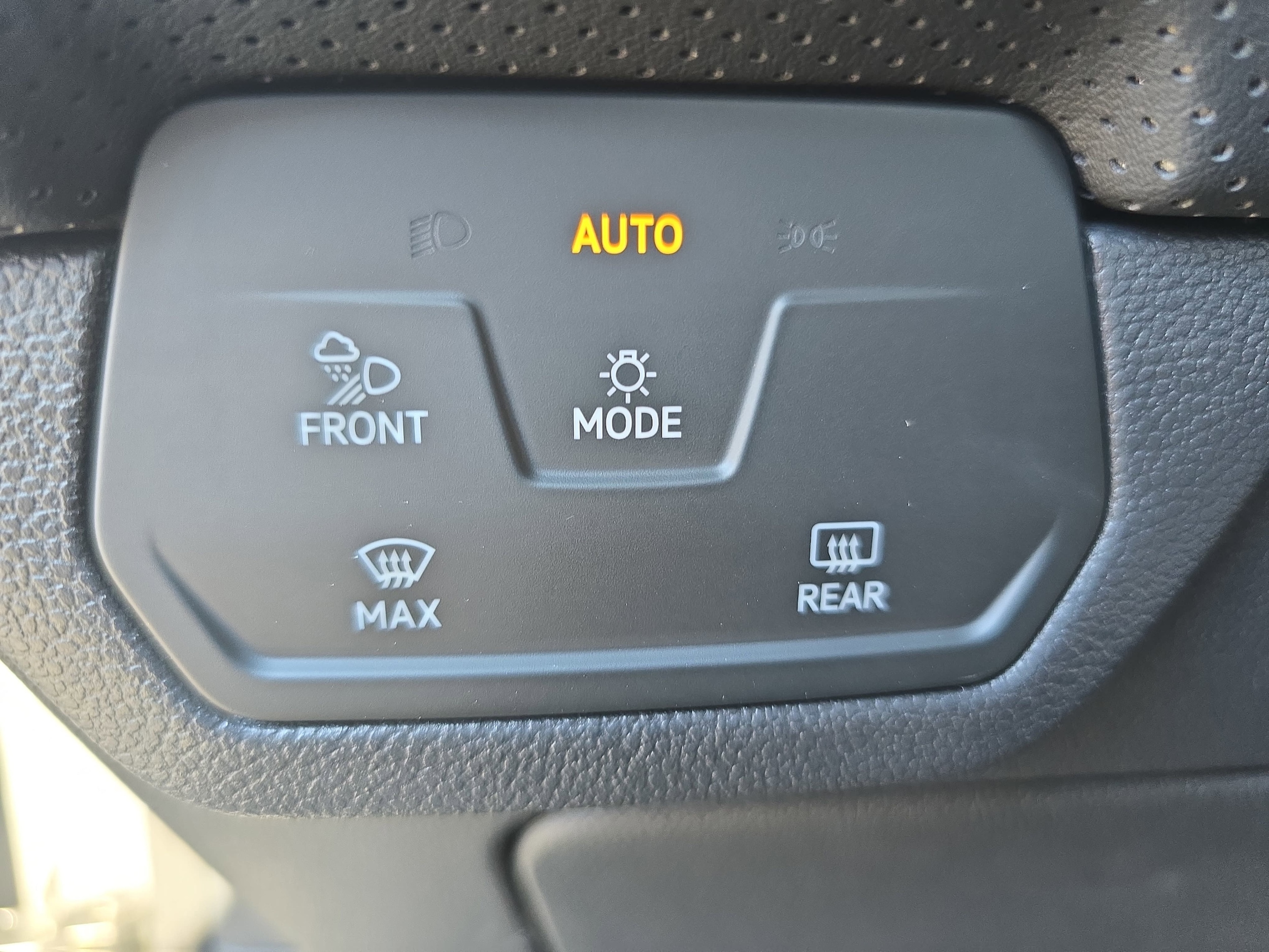 2026 Volkswagen Atlas SE w/Tech - Photo 26