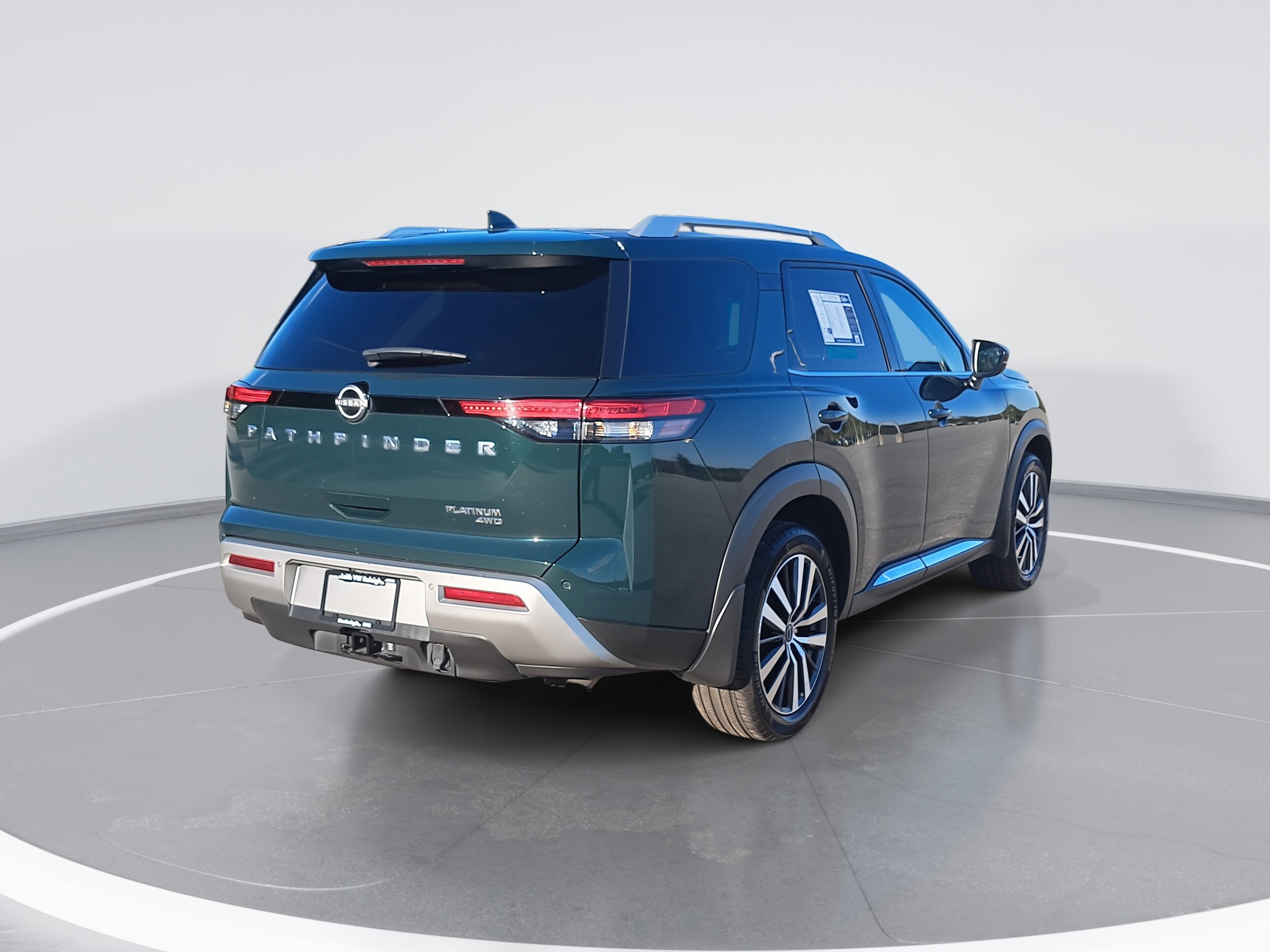 2022 Nissan Pathfinder Platinum photo 3