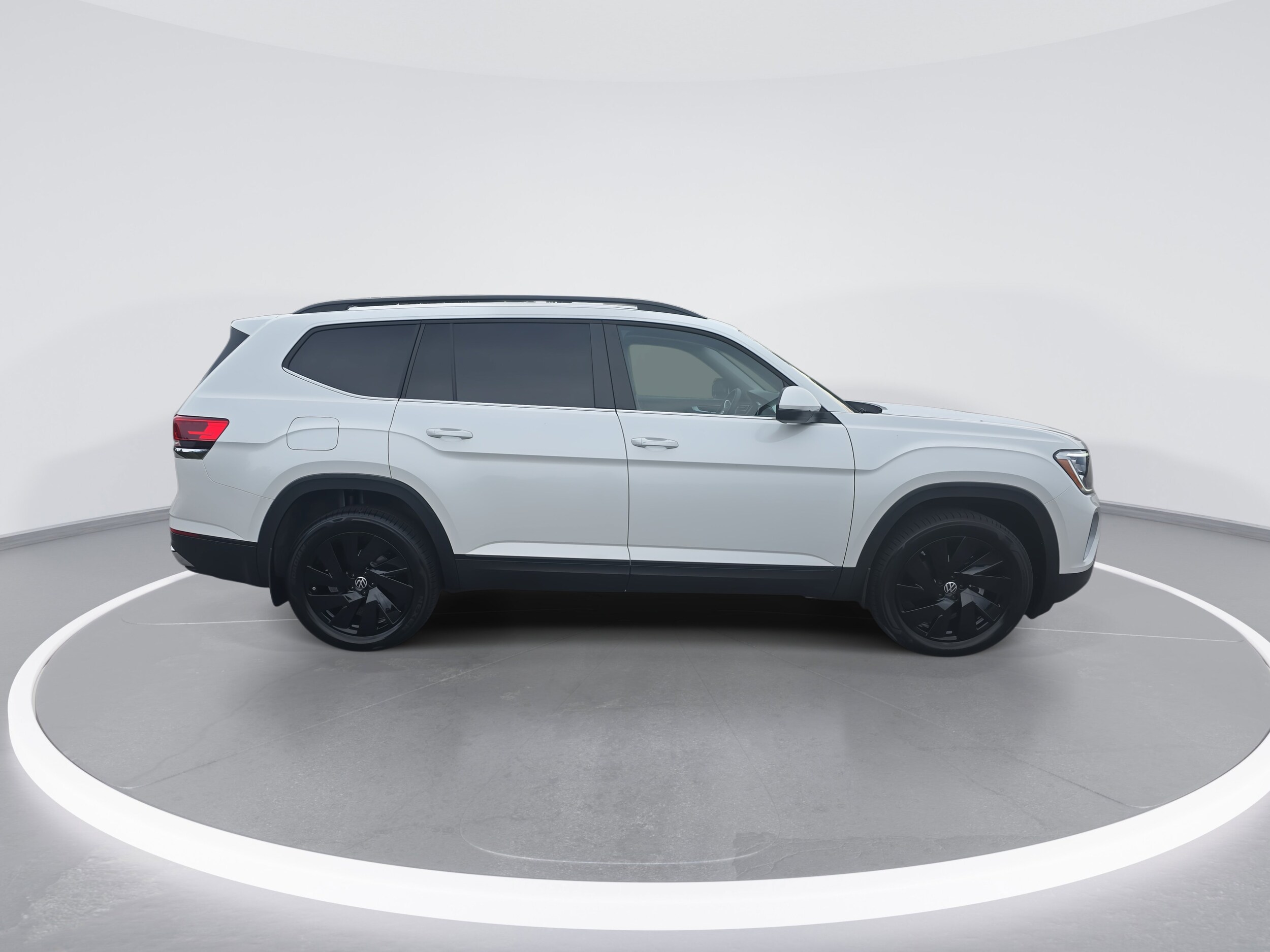 2026 Volkswagen Atlas SE Technology photo 2