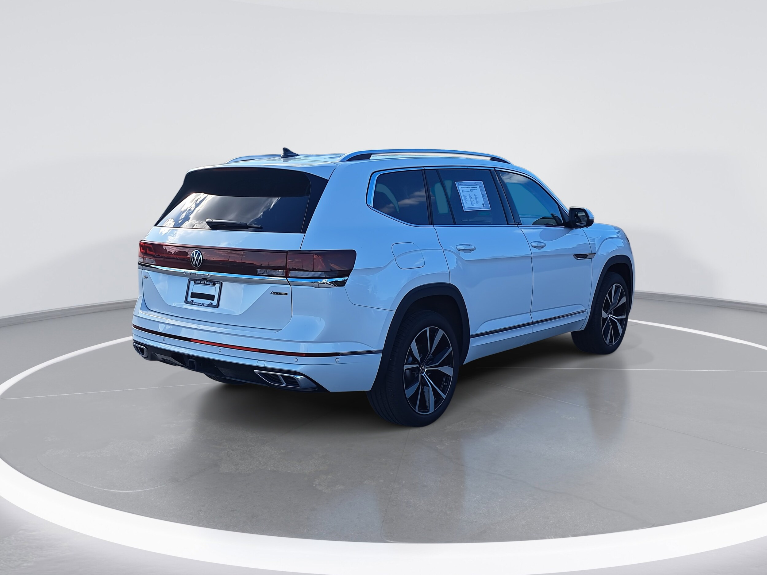 2025 Volkswagen Atlas SEL Premium R-Line photo 3