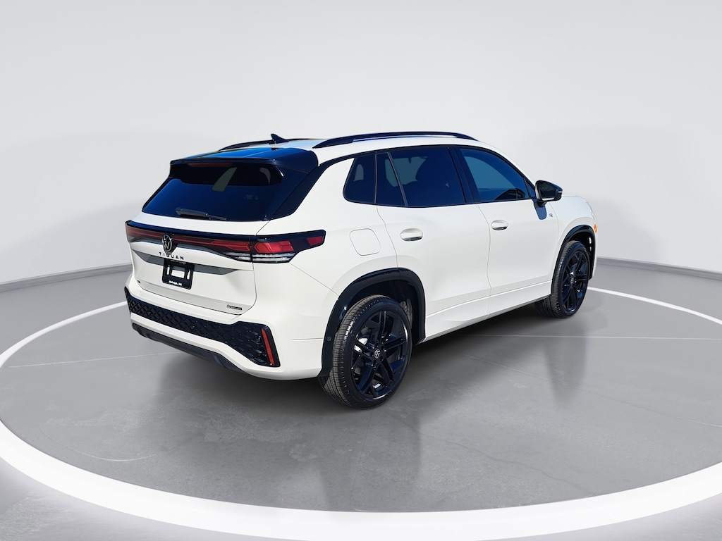 New 2026 Volkswagen Tiguan SE R-Line Black 2.0T SE R-Line Black 4MOTION