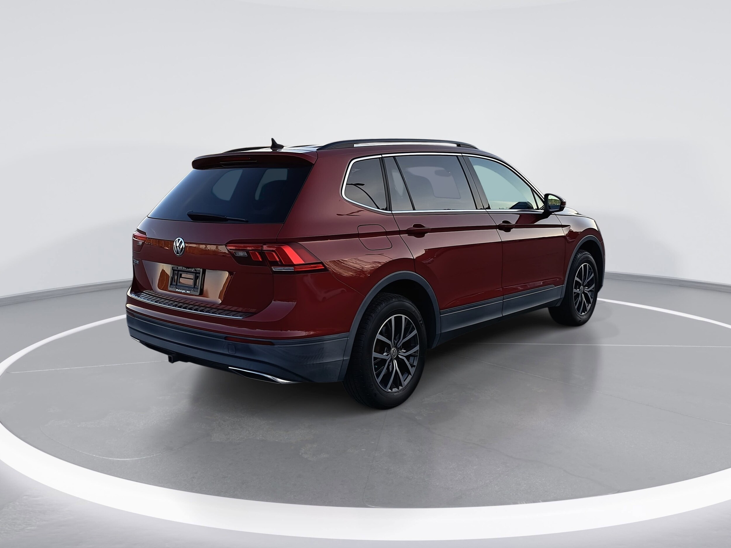2019 Volkswagen Tiguan SE photo 2