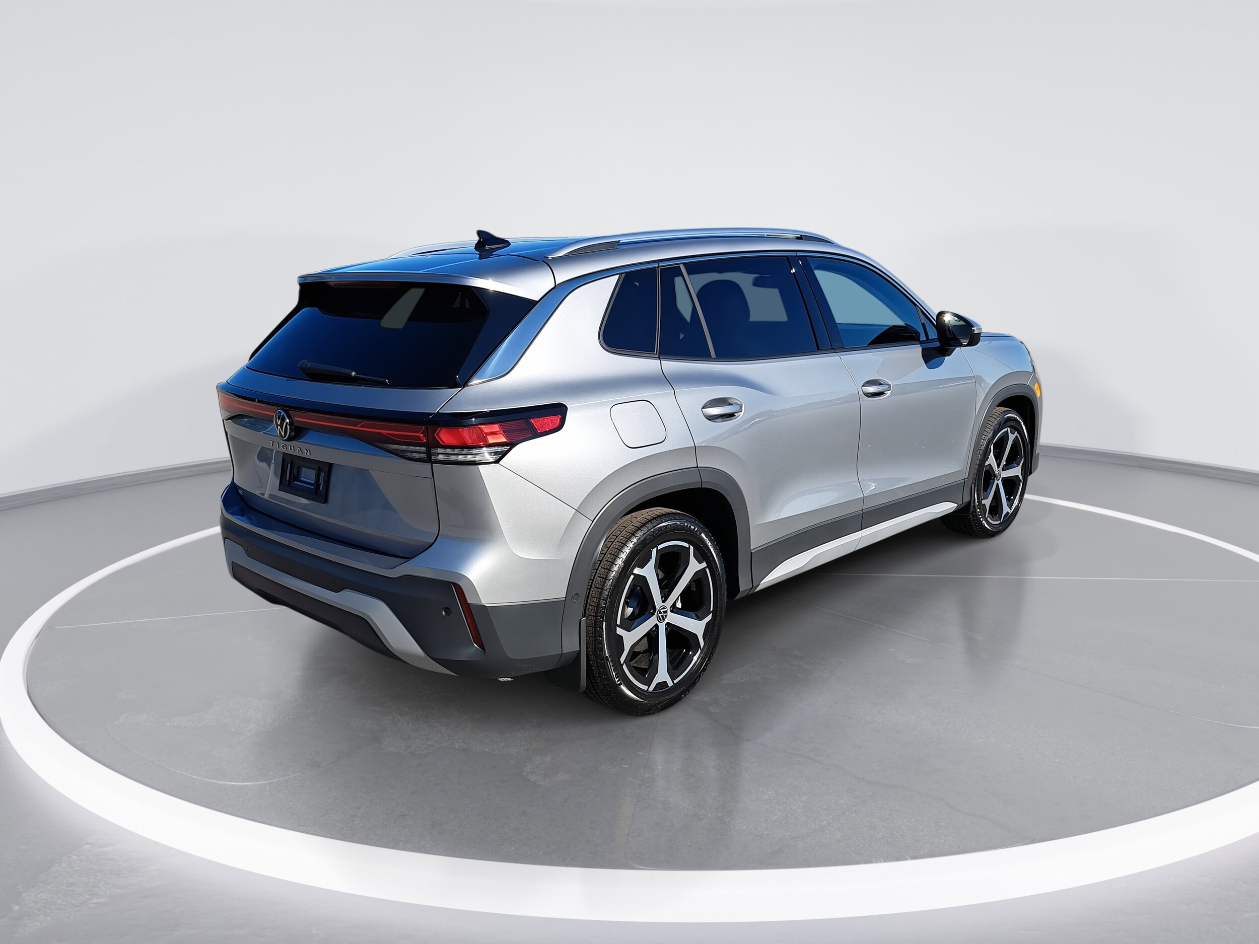 2026 Volkswagen Tiguan SE photo 2