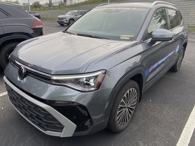 2025 Volkswagen Taos SE photo 2