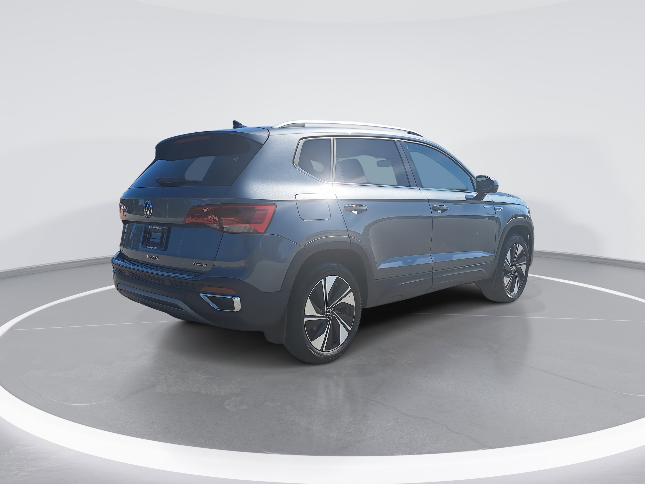 2024 Volkswagen Taos SE photo 2