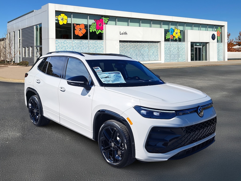 New 2026 Volkswagen Tiguan SE R-Line Black 2.0T SE R-Line Black 4MOTION