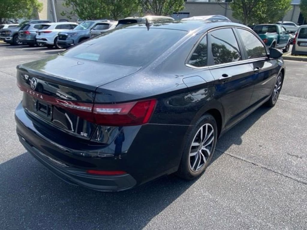 Used 2025 Volkswagen Jetta 1.5T SE Sedan
