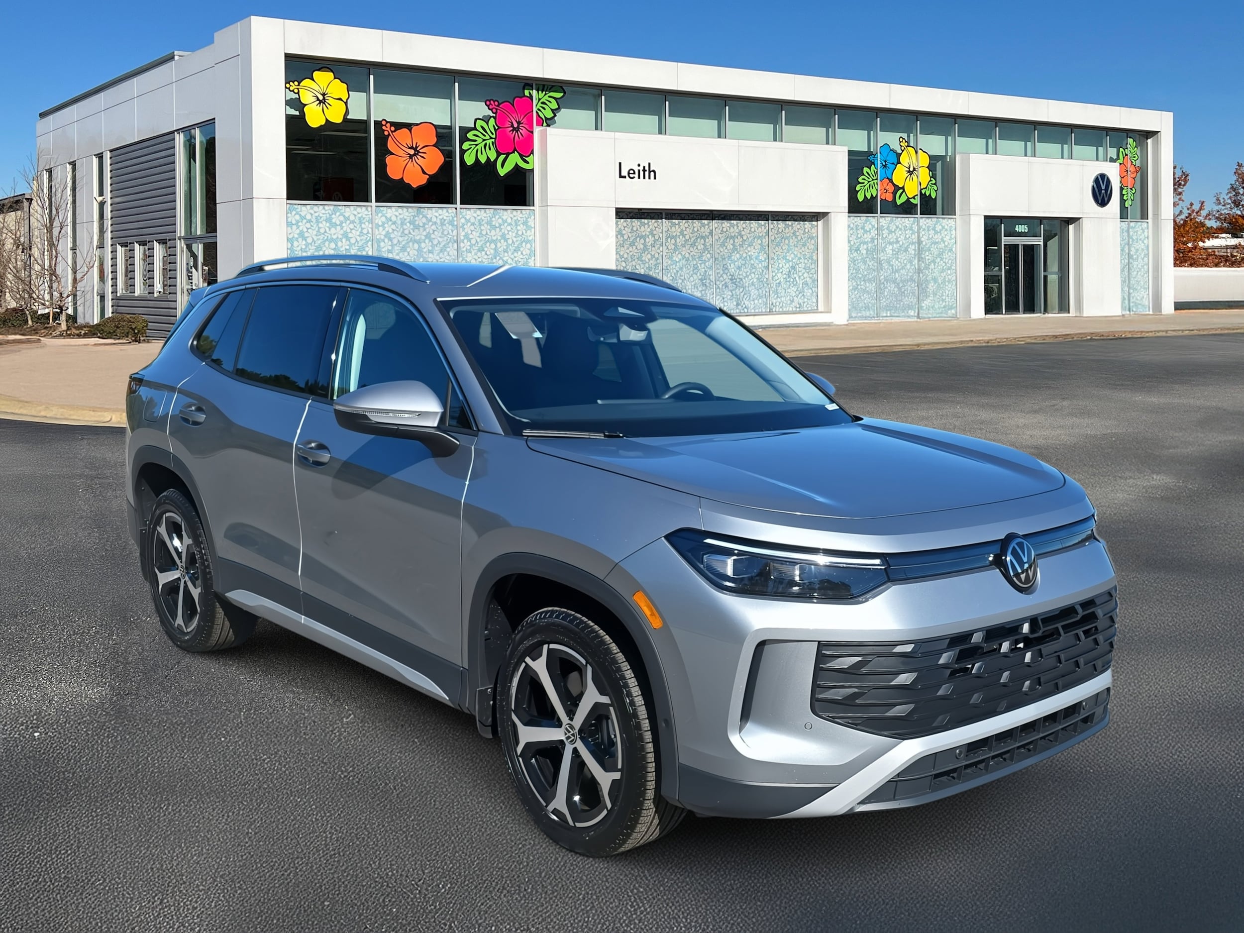 2025 Volkswagen Tiguan SE's photo