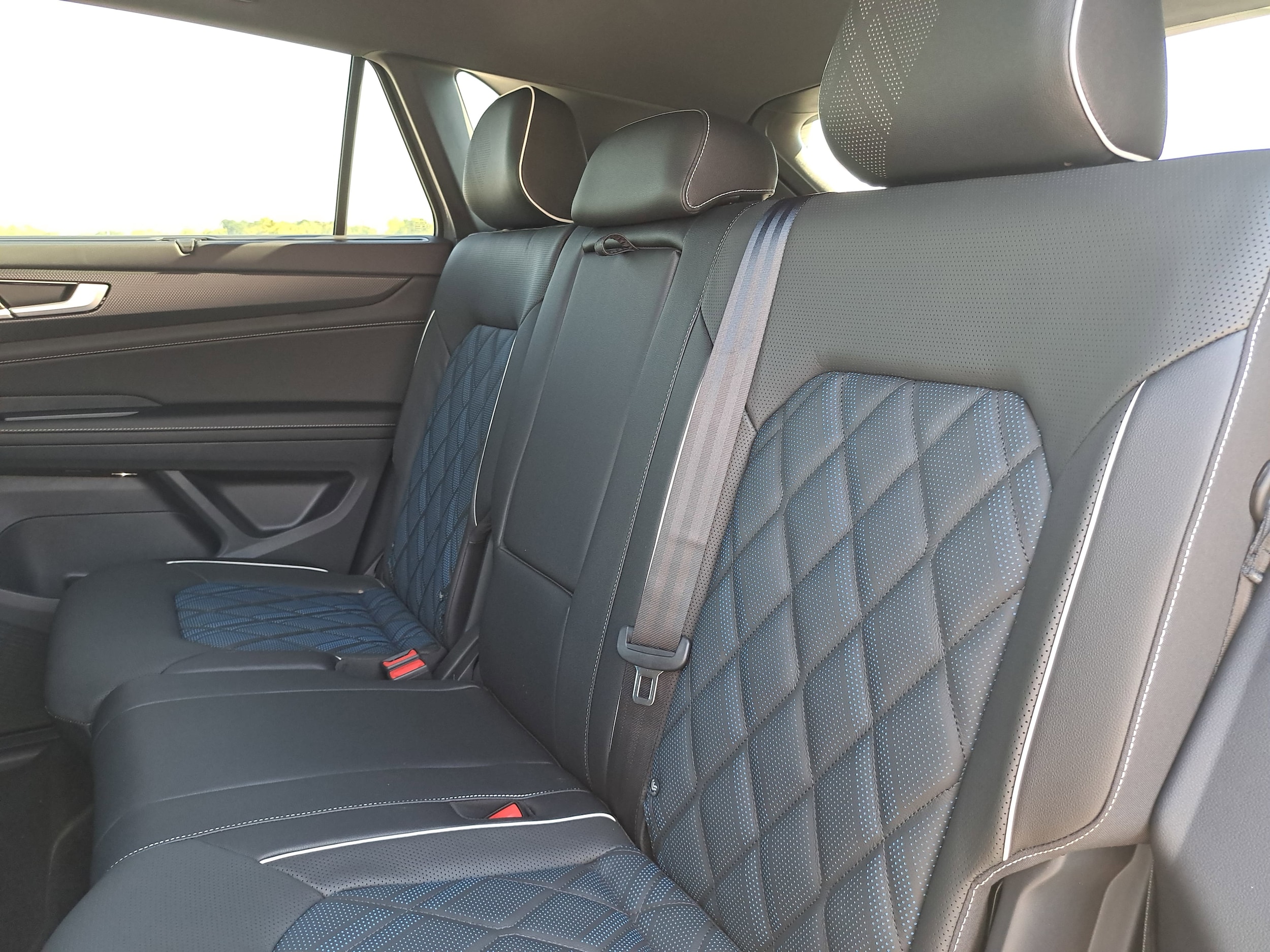 2026 Volkswagen Atlas Cross Sport SEL Premium R-LINE - Photo 15
