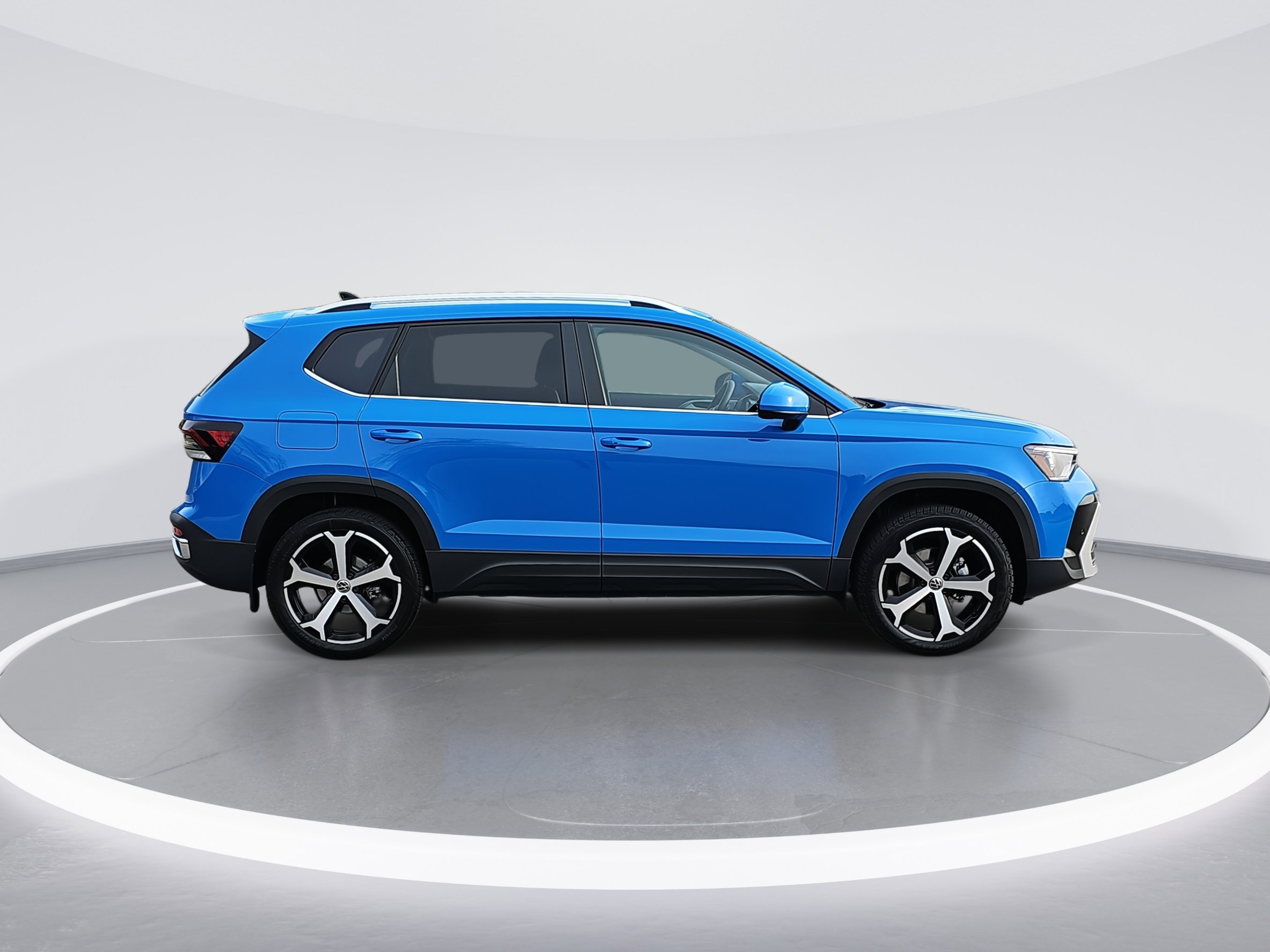 2025 Volkswagen Taos SEL photo 2