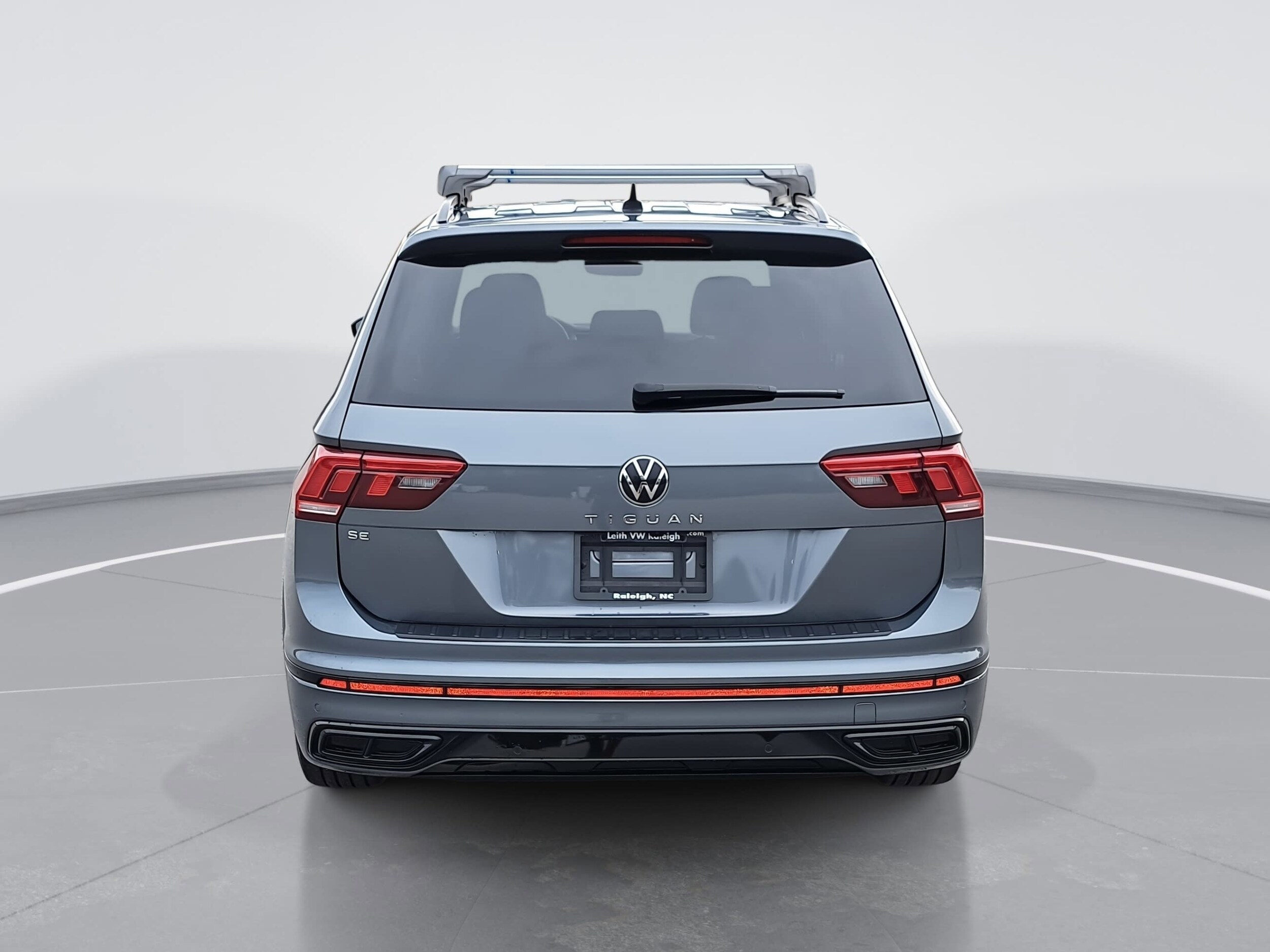 2023 Volkswagen Tiguan SE R-Line Black photo 2