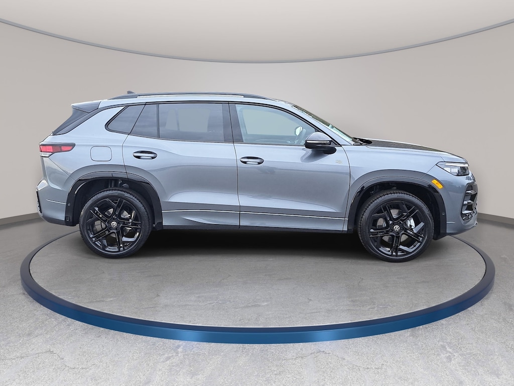 New 2026 Volkswagen Tiguan 2.0T SE R-Line Black SUV