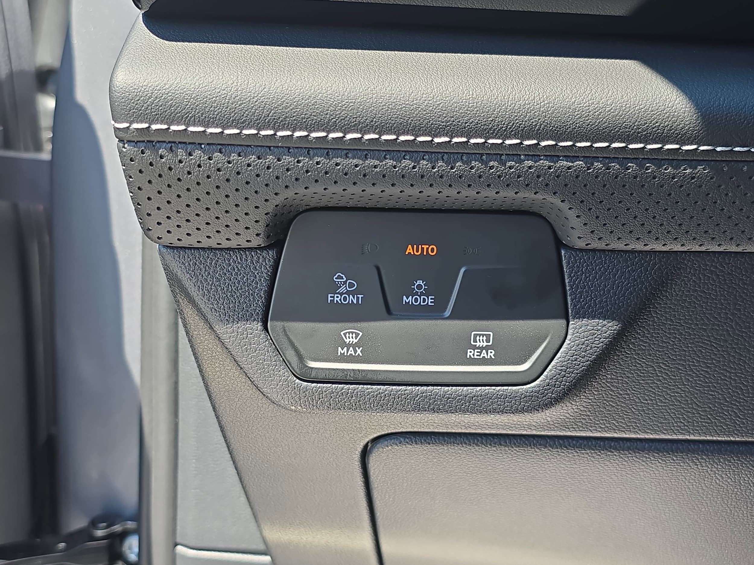 2026 Volkswagen Atlas SE w/Tech - Photo 22