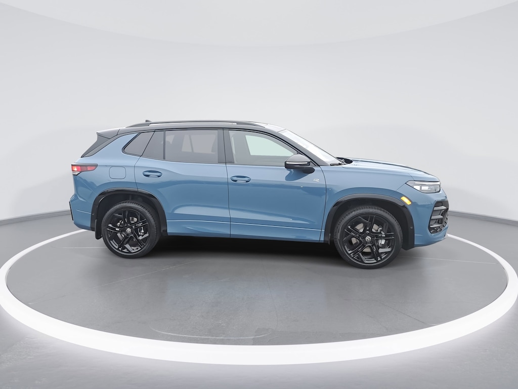 New 2026 Volkswagen Tiguan 2.0T SE R-Line Black SUV