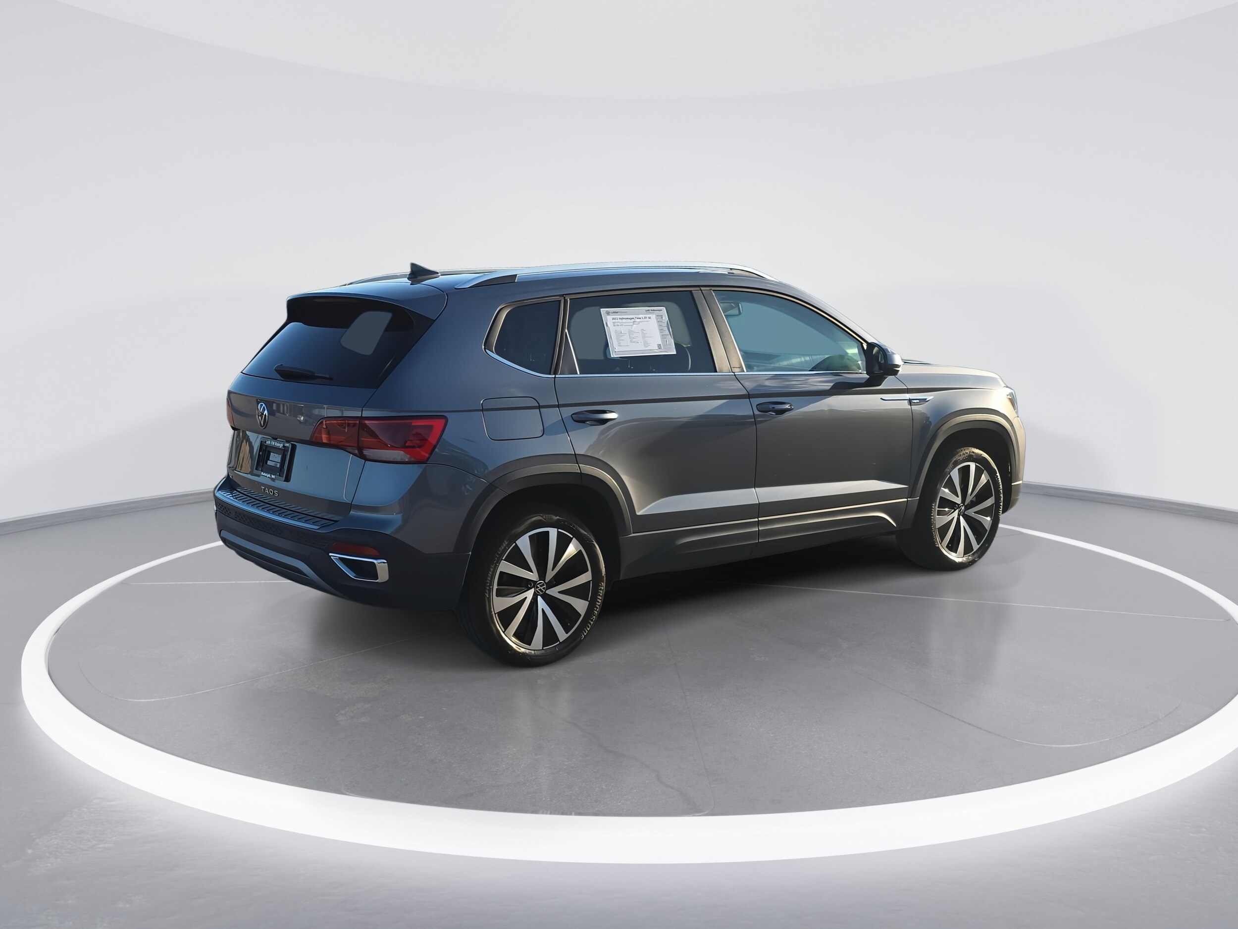 2022 Volkswagen Taos SE photo 3