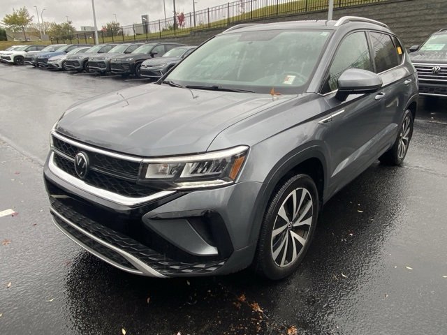 2022 Volkswagen Taos SE photo 2