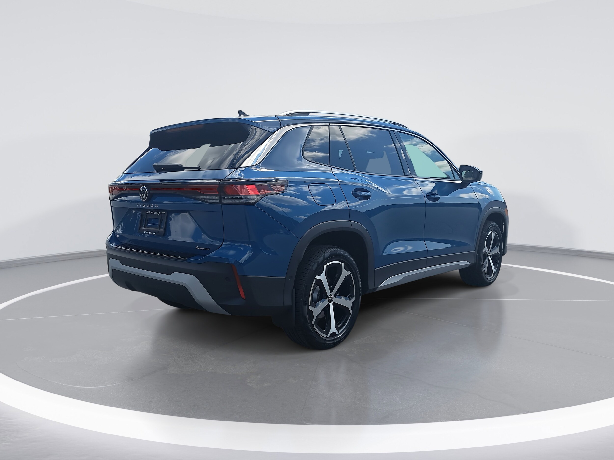 2025 Volkswagen Tiguan SE photo 3