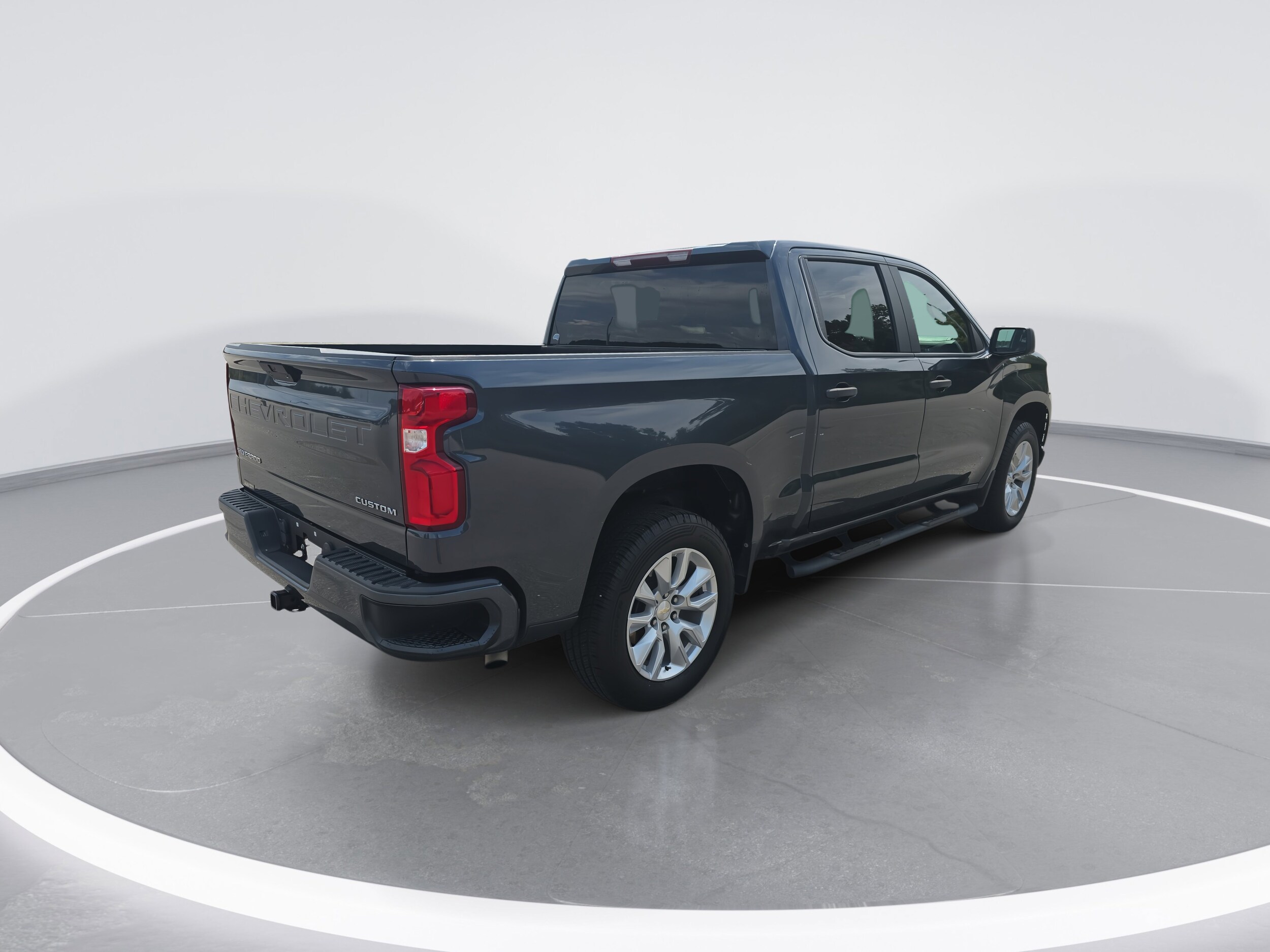 2021 Chevrolet Silverado 1500 Custom photo 2