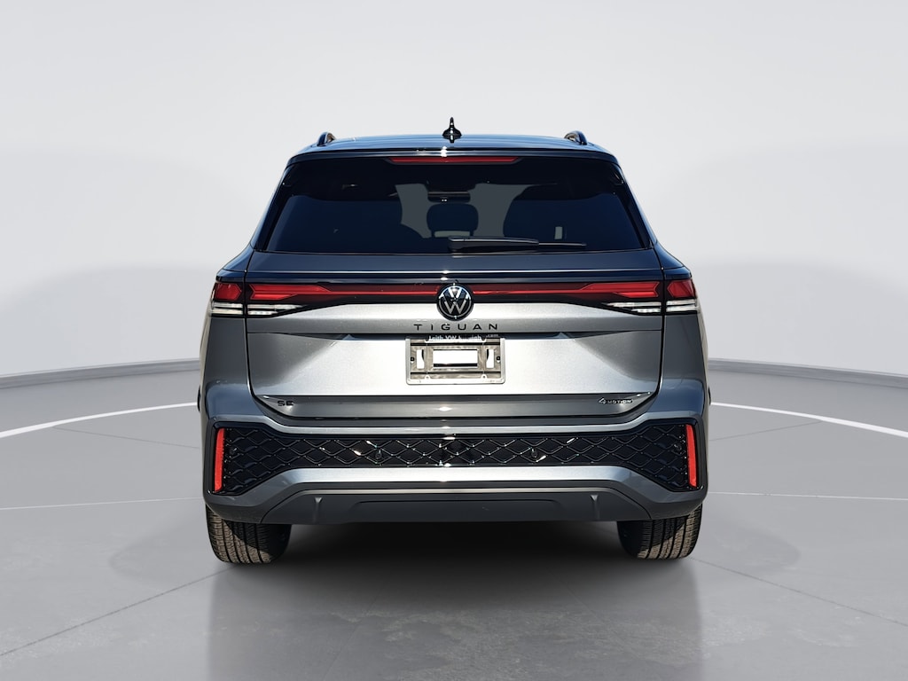 New 2026 Volkswagen Tiguan SE R-Line Black 2.0T SE R-Line Black 4MOTION