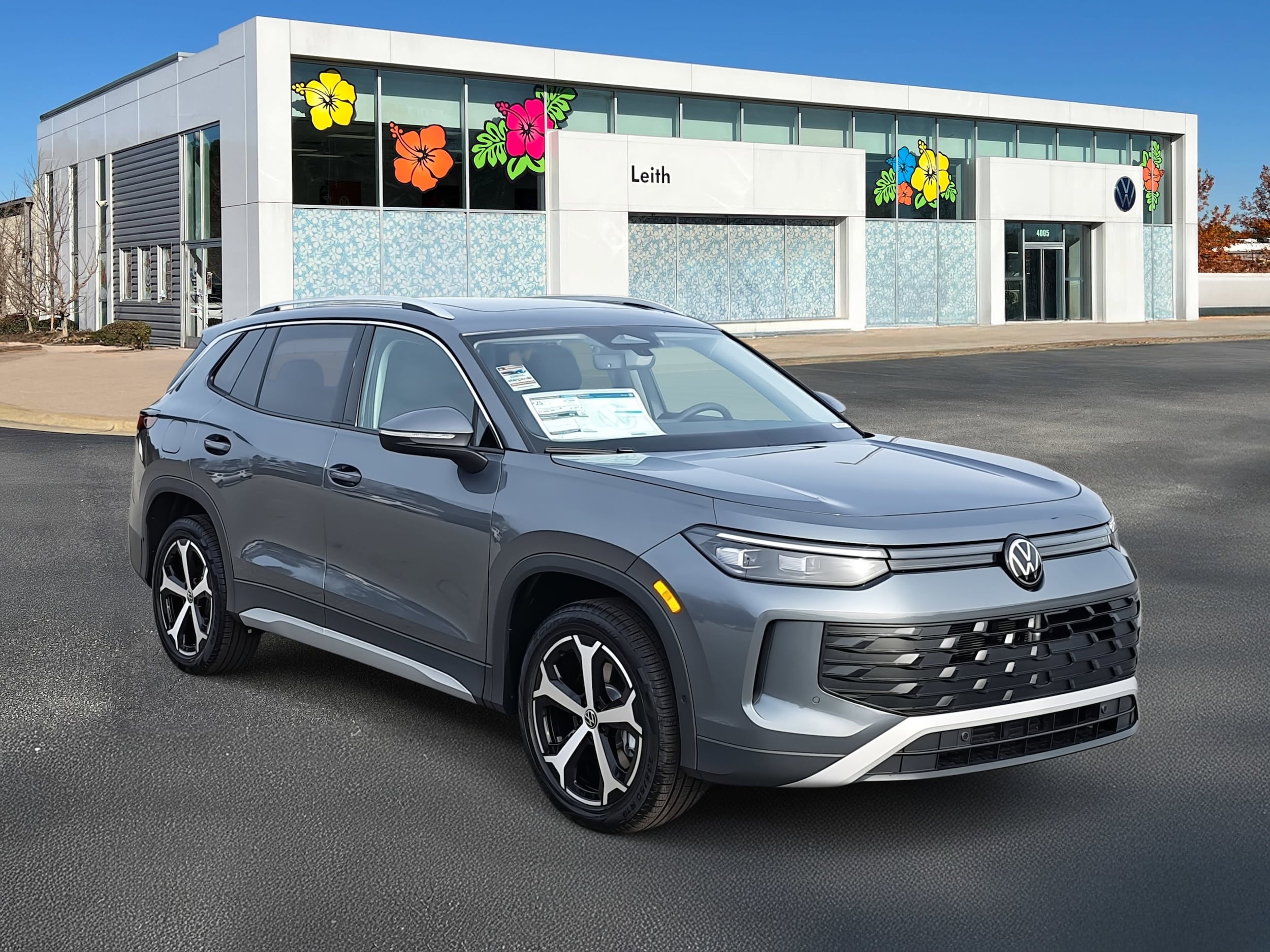 2026 Volkswagen Tiguan SE's photo