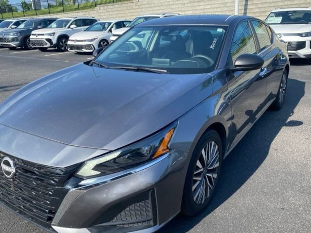 Used 2025 Nissan Altima SV Sedan