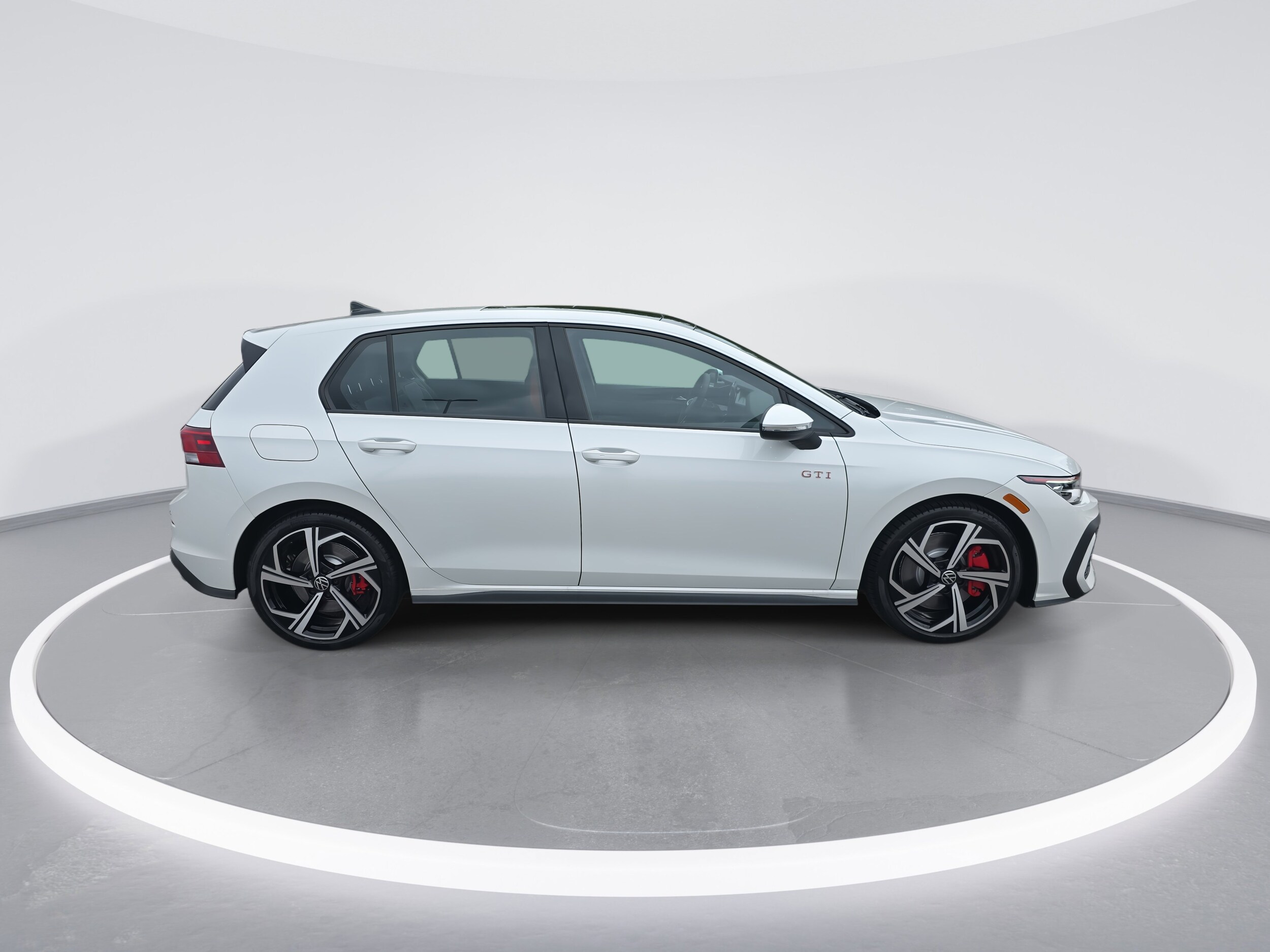 2025 Volkswagen Golf GTI SE photo 2