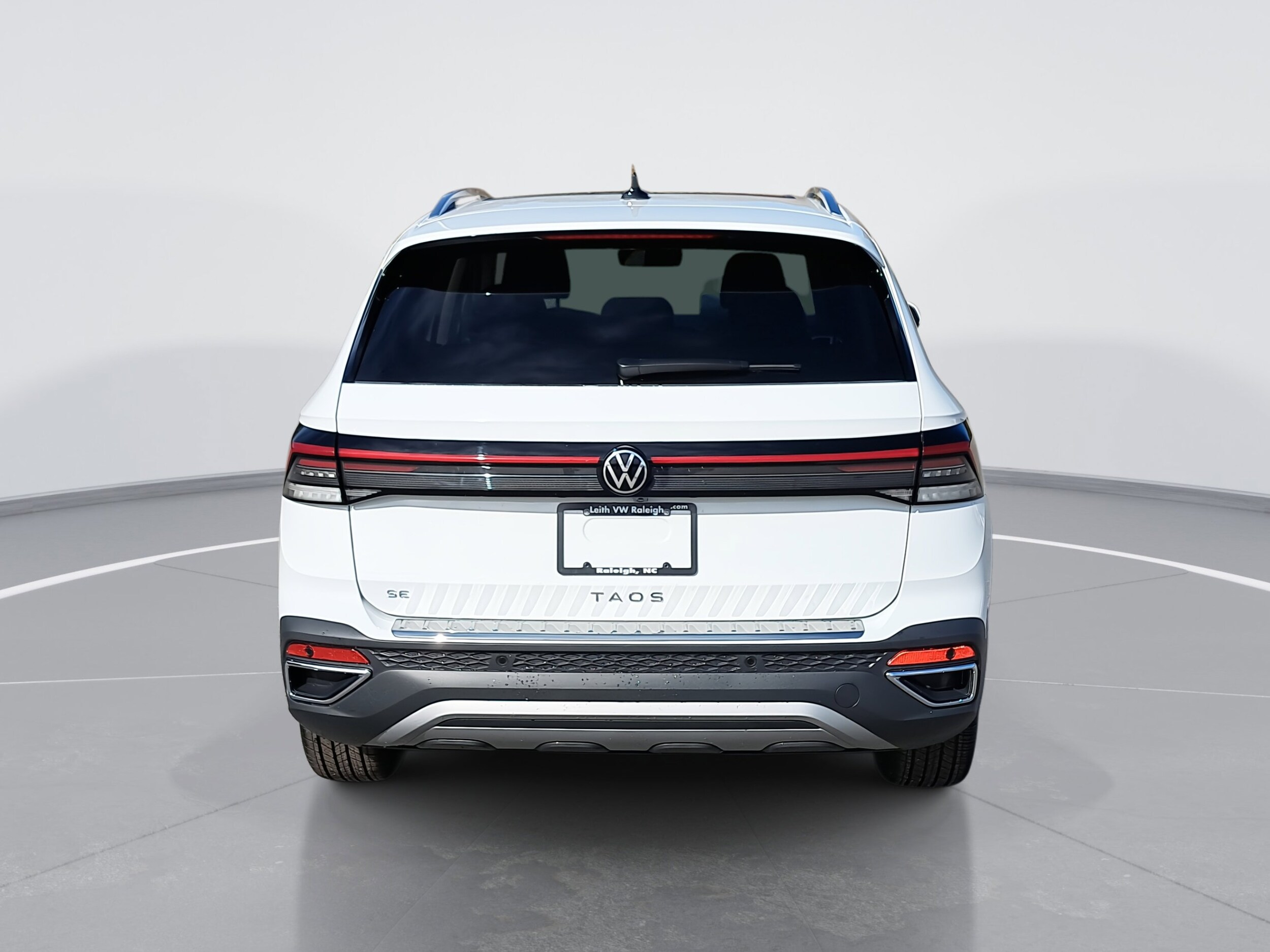 2026 Volkswagen Taos SE photo 4